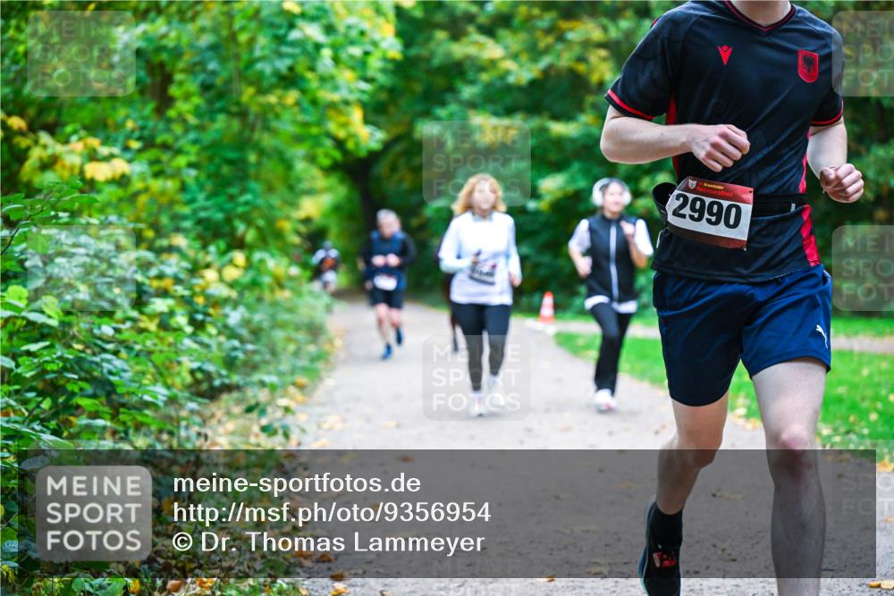 12.10.2025 - Bramfelder Halbmarathon 2025 Dr. Thomas Lammeyer http://msf.ph/oto/9356954 12.10.2025 10:59:20 Laufen 2990 meine-sportfotos.de