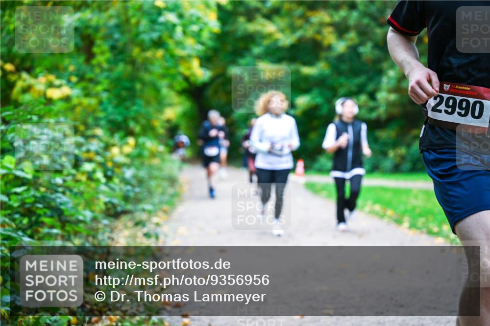 12.10.2025 - Bramfelder Halbmarathon 2025 Dr. Thomas Lammeyer http://msf.ph/oto/9356956 12.10.2025 10:59:20 Laufen 34, 2990 meine-sportfotos.de