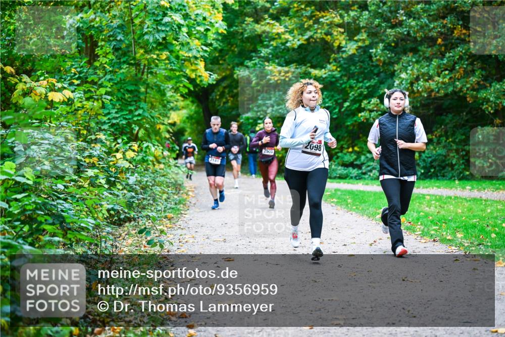 12.10.2025 - Bramfelder Halbmarathon 2025 Dr. Thomas Lammeyer http://msf.ph/oto/9356959 12.10.2025 10:59:21 Laufen 2181, 2909, 2098 meine-sportfotos.de