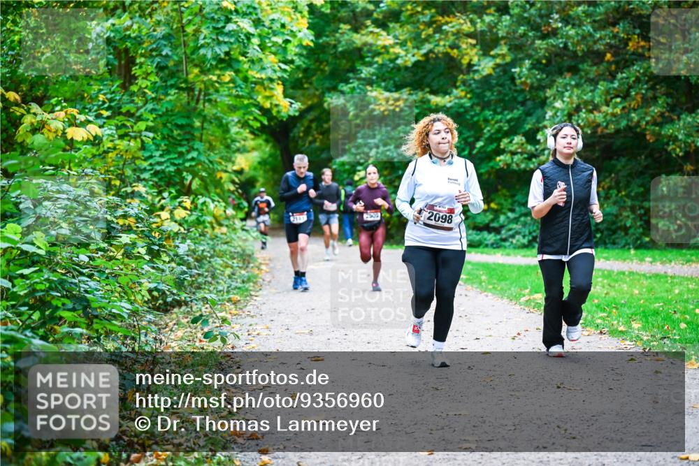 12.10.2025 - Bramfelder Halbmarathon 2025 Dr. Thomas Lammeyer http://msf.ph/oto/9356960 12.10.2025 10:59:21 Laufen 2181, 2509, 2098 meine-sportfotos.de