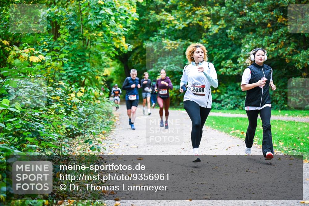 12.10.2025 - Bramfelder Halbmarathon 2025 Dr. Thomas Lammeyer http://msf.ph/oto/9356961 12.10.2025 10:59:21 Laufen 2181, 153, 2098 meine-sportfotos.de