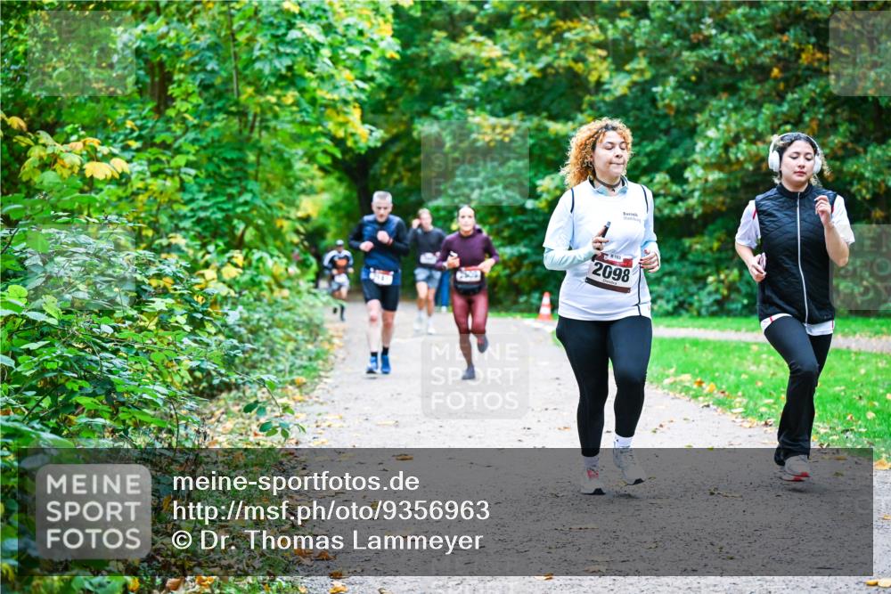 12.10.2025 - Bramfelder Halbmarathon 2025 Dr. Thomas Lammeyer http://msf.ph/oto/9356963 12.10.2025 10:59:21 Laufen 8153, 2098 meine-sportfotos.de