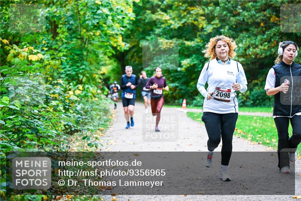 12.10.2025 - Bramfelder Halbmarathon 2025 Dr. Thomas Lammeyer http://msf.ph/oto/9356965 12.10.2025 10:59:22 Laufen 8153, 2098 meine-sportfotos.de