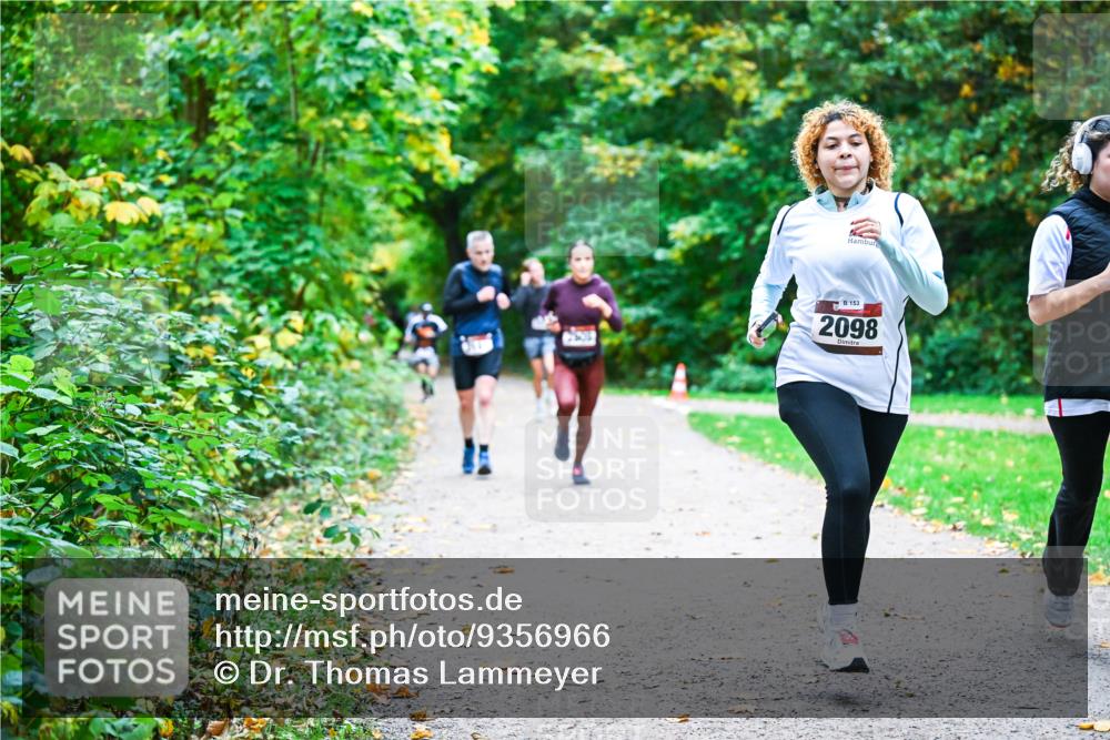 12.10.2025 - Bramfelder Halbmarathon 2025 Dr. Thomas Lammeyer http://msf.ph/oto/9356966 12.10.2025 10:59:22 Laufen 153, 2098 meine-sportfotos.de