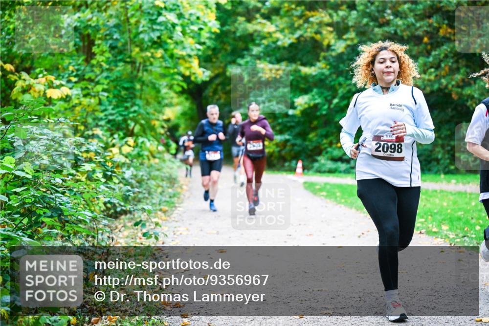 12.10.2025 - Bramfelder Halbmarathon 2025 Dr. Thomas Lammeyer http://msf.ph/oto/9356967 12.10.2025 10:59:22 Laufen 153, 2098 meine-sportfotos.de