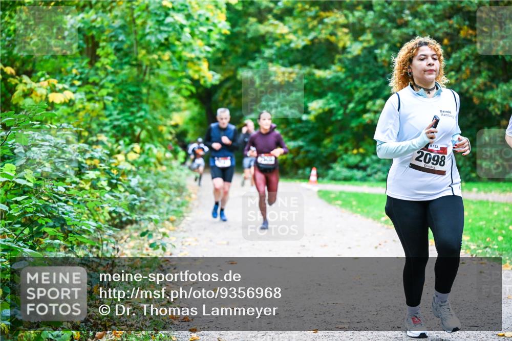 12.10.2025 - Bramfelder Halbmarathon 2025 Dr. Thomas Lammeyer http://msf.ph/oto/9356968 12.10.2025 10:59:22 Laufen 153, 2098 meine-sportfotos.de