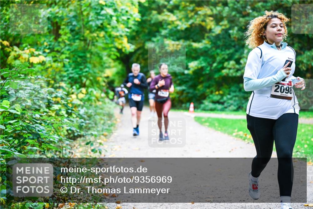 12.10.2025 - Bramfelder Halbmarathon 2025 Dr. Thomas Lammeyer http://msf.ph/oto/9356969 12.10.2025 10:59:22 Laufen 2098 meine-sportfotos.de