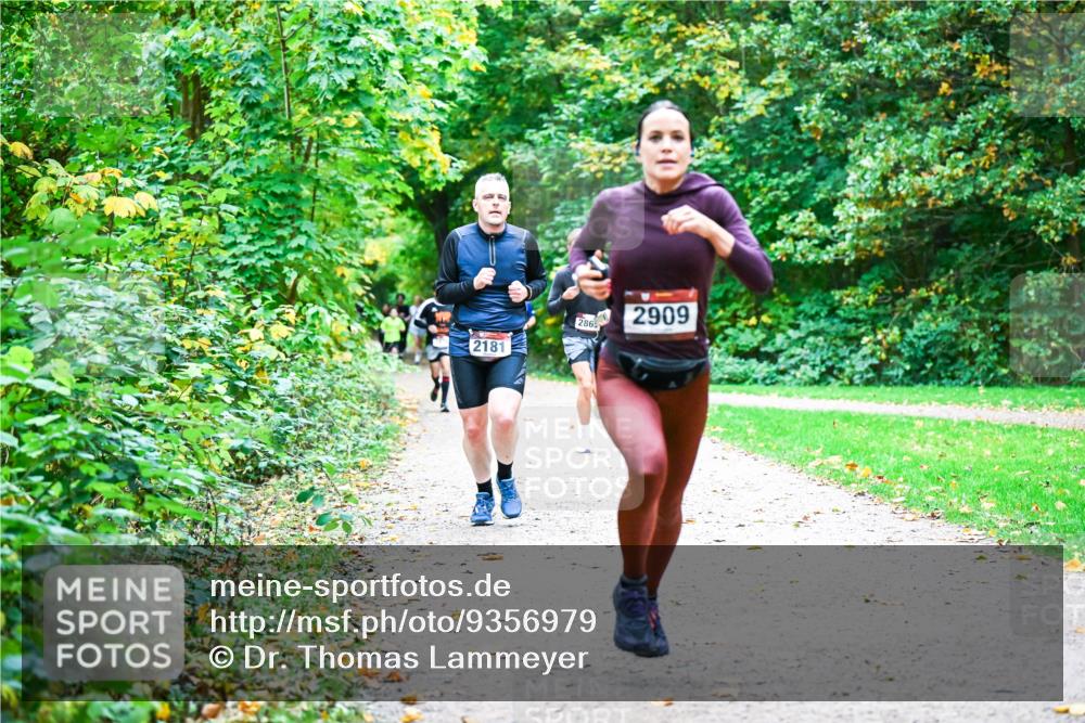 12.10.2025 - Bramfelder Halbmarathon 2025 Dr. Thomas Lammeyer http://msf.ph/oto/9356979 12.10.2025 10:59:24 Laufen 2181, 2909, 2865 meine-sportfotos.de