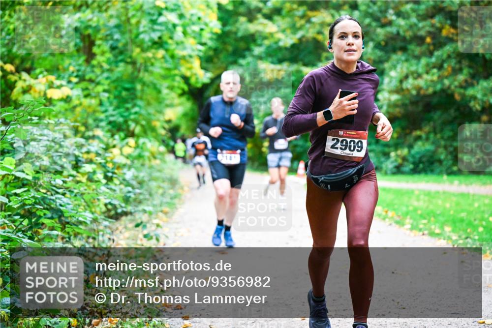 12.10.2025 - Bramfelder Halbmarathon 2025 Dr. Thomas Lammeyer http://msf.ph/oto/9356982 12.10.2025 10:59:24 Laufen 34, 2909 meine-sportfotos.de