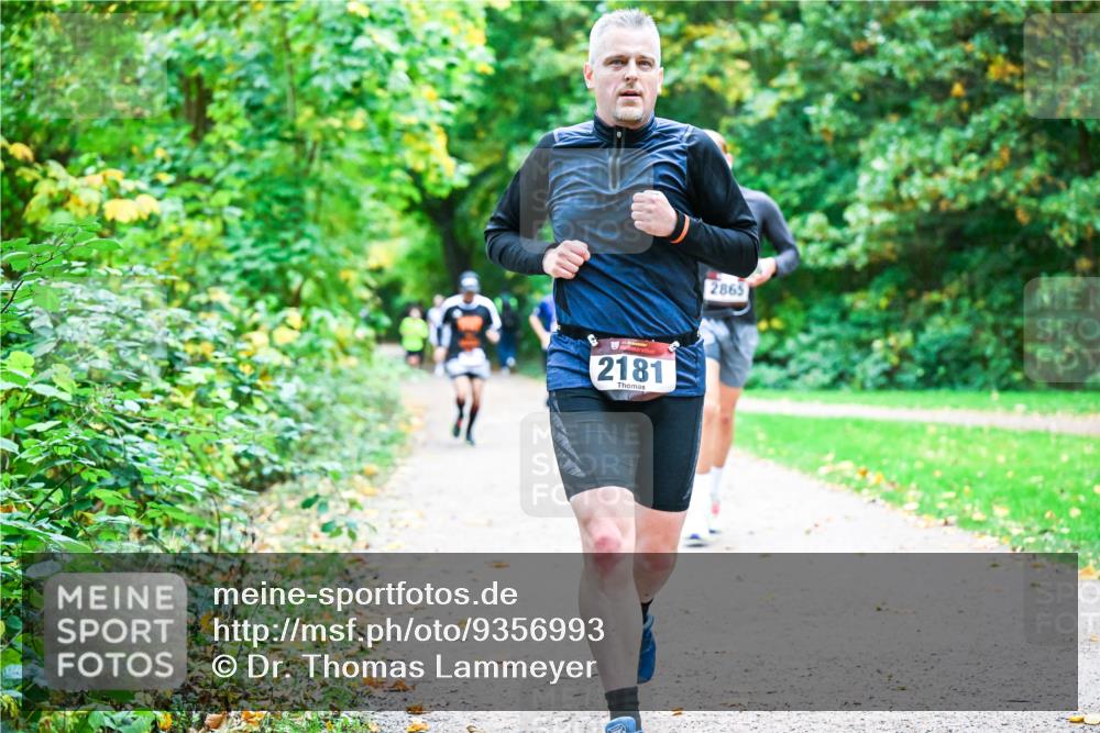 12.10.2025 - Bramfelder Halbmarathon 2025 Dr. Thomas Lammeyer http://msf.ph/oto/9356993 12.10.2025 10:59:26 Laufen 2181, 2865 meine-sportfotos.de