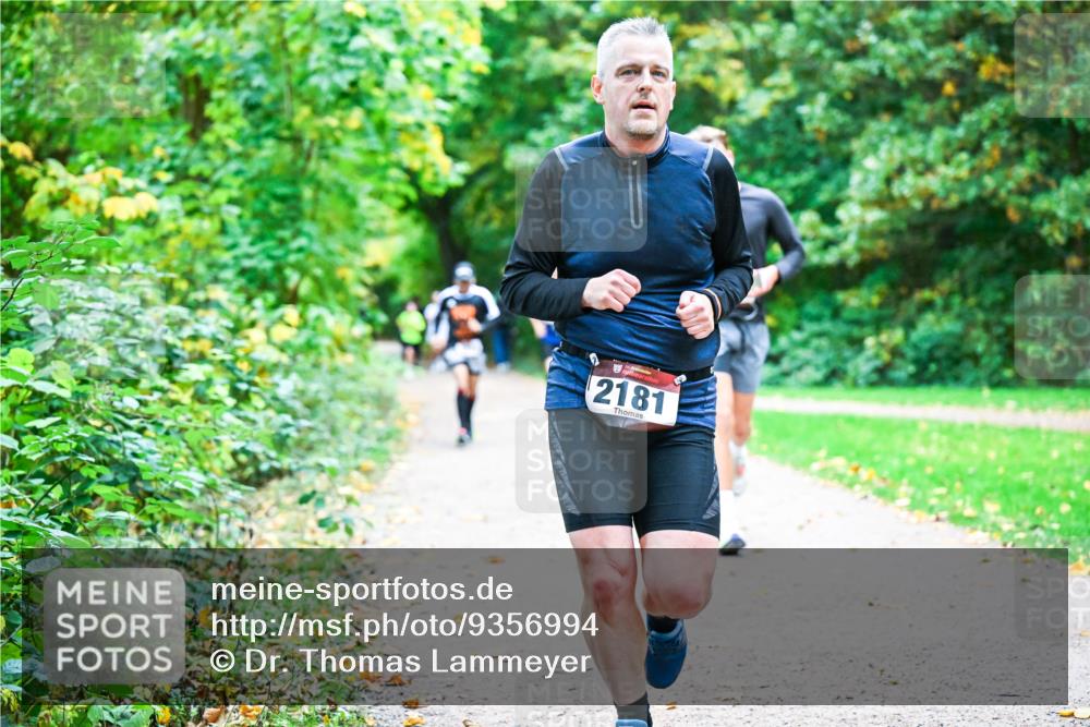 12.10.2025 - Bramfelder Halbmarathon 2025 Dr. Thomas Lammeyer http://msf.ph/oto/9356994 12.10.2025 10:59:26 Laufen 2181 meine-sportfotos.de
