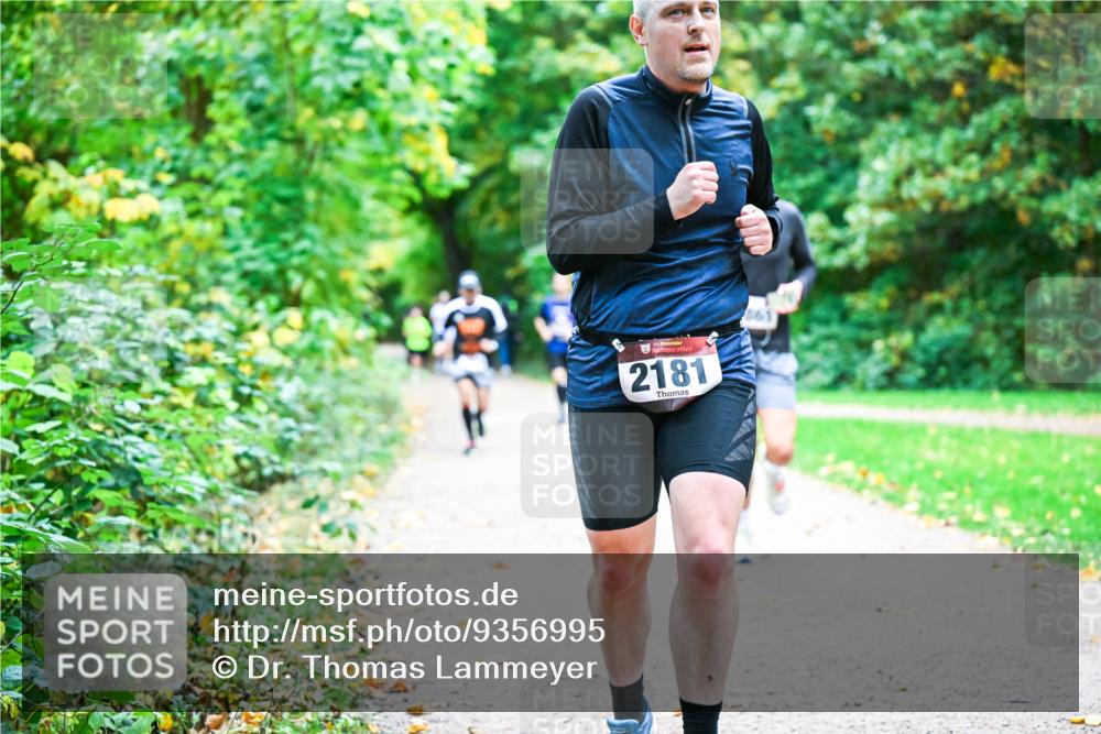 12.10.2025 - Bramfelder Halbmarathon 2025 Dr. Thomas Lammeyer http://msf.ph/oto/9356995 12.10.2025 10:59:26 Laufen 2181, 61 meine-sportfotos.de