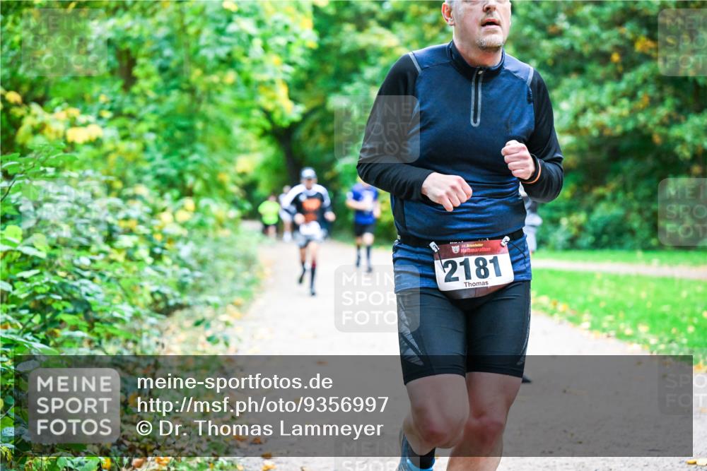 12.10.2025 - Bramfelder Halbmarathon 2025 Dr. Thomas Lammeyer http://msf.ph/oto/9356997 12.10.2025 10:59:27 Laufen 34, 2181 meine-sportfotos.de