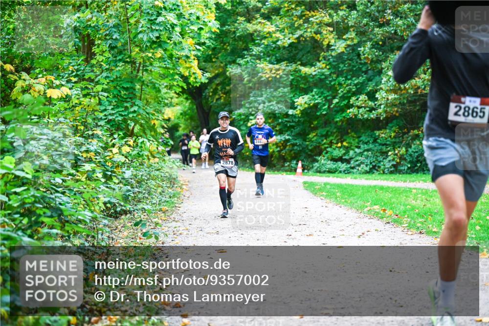 12.10.2025 - Bramfelder Halbmarathon 2025 Dr. Thomas Lammeyer http://msf.ph/oto/9357002 12.10.2025 10:59:28 Laufen 2878, 248, 2865 meine-sportfotos.de
