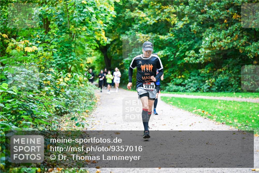 12.10.2025 - Bramfelder Halbmarathon 2025 Dr. Thomas Lammeyer http://msf.ph/oto/9357016 12.10.2025 10:59:30 Laufen 2878 meine-sportfotos.de