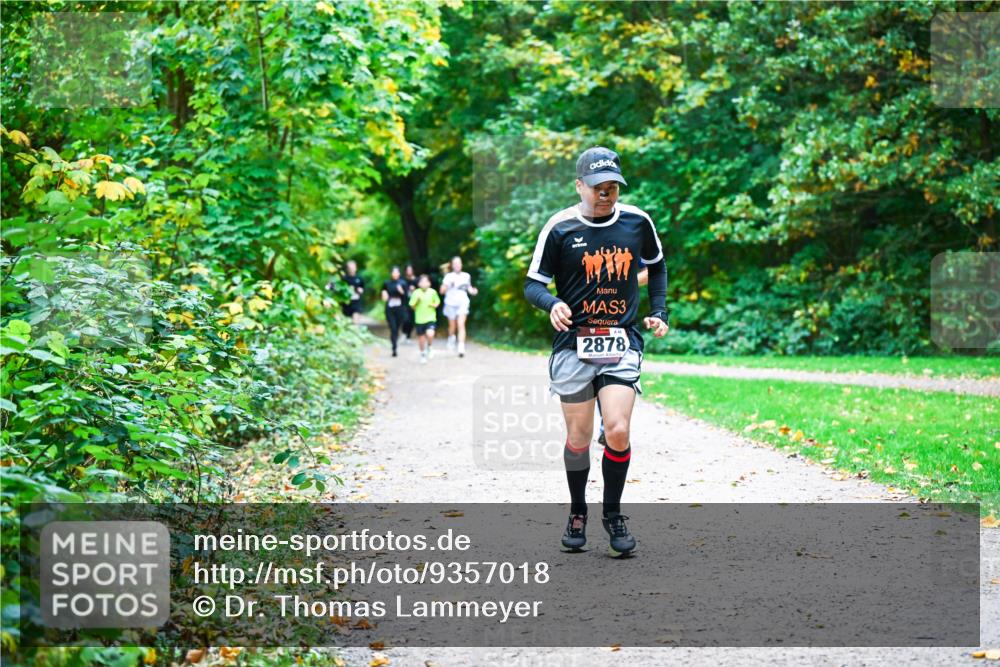 12.10.2025 - Bramfelder Halbmarathon 2025 Dr. Thomas Lammeyer http://msf.ph/oto/9357018 12.10.2025 10:59:30 Laufen 3, 2878 meine-sportfotos.de