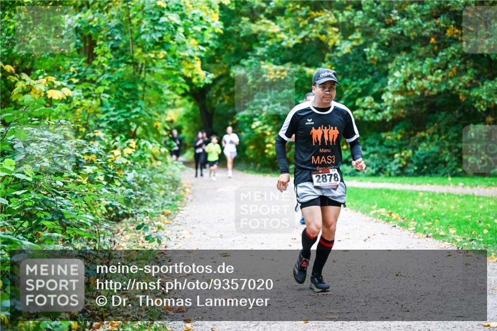 12.10.2025 - Bramfelder Halbmarathon 2025 Dr. Thomas Lammeyer http://msf.ph/oto/9357020 12.10.2025 10:59:30 Laufen 3, 2878 meine-sportfotos.de