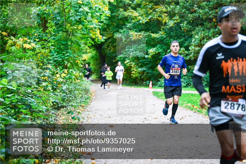 12.10.2025 - Bramfelder Halbmarathon 2025 Dr. Thomas Lammeyer http://msf.ph/oto/9357025 12.10.2025 10:59:31 Laufen 2483, 3, 2878 meine-sportfotos.de