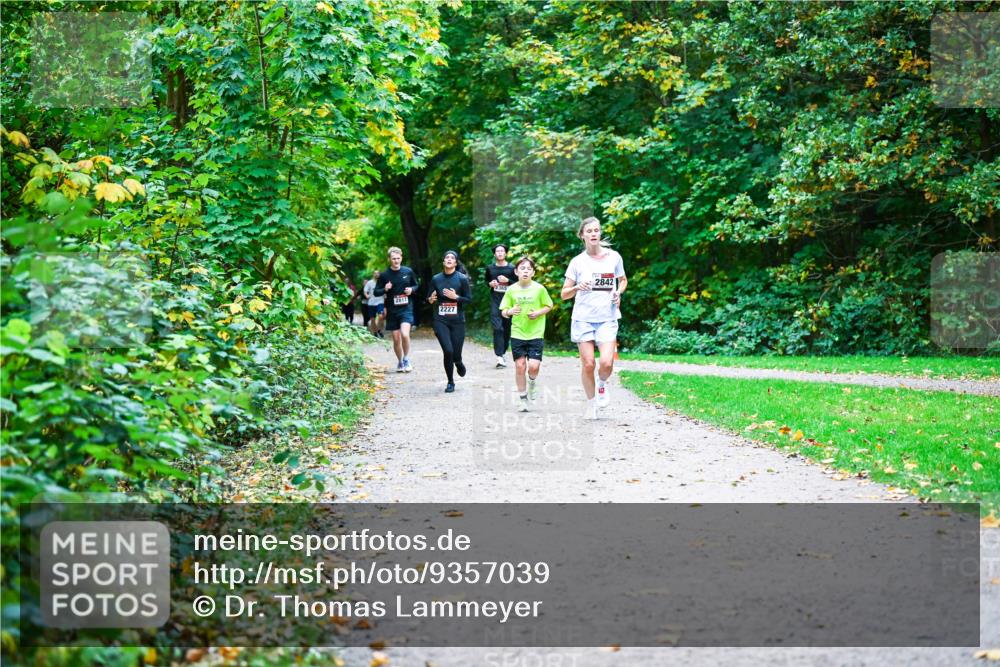 12.10.2025 - Bramfelder Halbmarathon 2025 Dr. Thomas Lammeyer http://msf.ph/oto/9357039 12.10.2025 10:59:35 Laufen 2817, 2227, 2842 meine-sportfotos.de