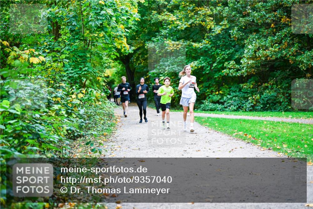 12.10.2025 - Bramfelder Halbmarathon 2025 Dr. Thomas Lammeyer http://msf.ph/oto/9357040 12.10.2025 10:59:35 Laufen 2227, 2842 meine-sportfotos.de