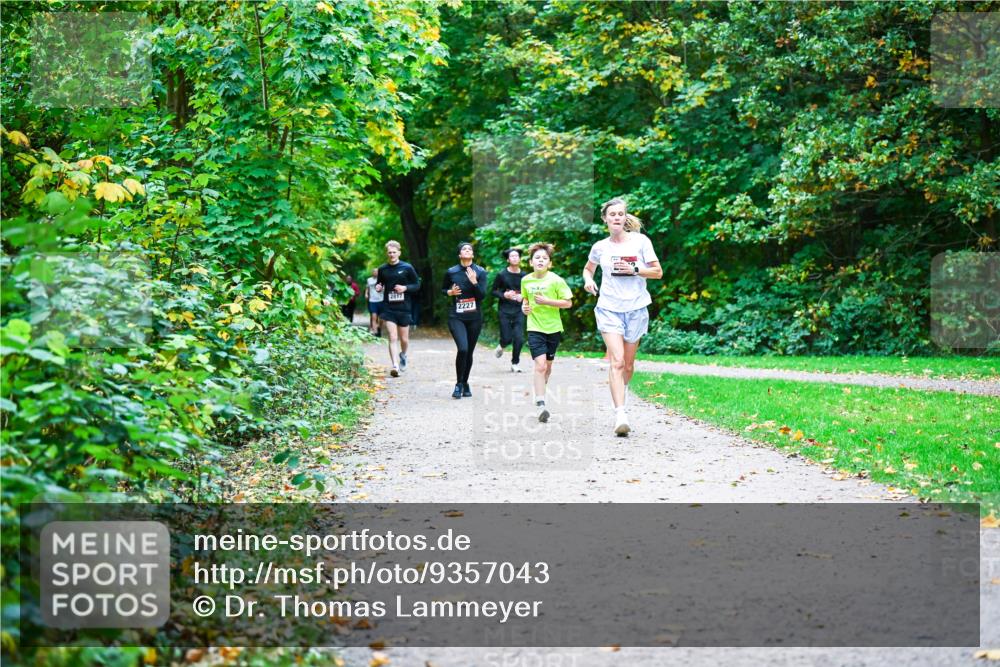 12.10.2025 - Bramfelder Halbmarathon 2025 Dr. Thomas Lammeyer http://msf.ph/oto/9357043 12.10.2025 10:59:36 Laufen 2227 meine-sportfotos.de