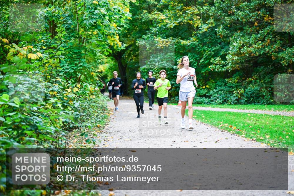 12.10.2025 - Bramfelder Halbmarathon 2025 Dr. Thomas Lammeyer http://msf.ph/oto/9357045 12.10.2025 10:59:36 Laufen 2817, 2227, 2842 meine-sportfotos.de