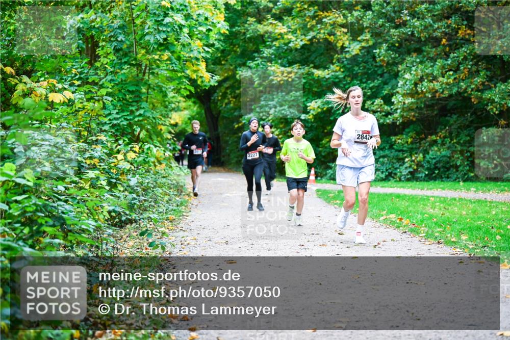 12.10.2025 - Bramfelder Halbmarathon 2025 Dr. Thomas Lammeyer http://msf.ph/oto/9357050 12.10.2025 10:59:37 Laufen 2227, 2842 meine-sportfotos.de