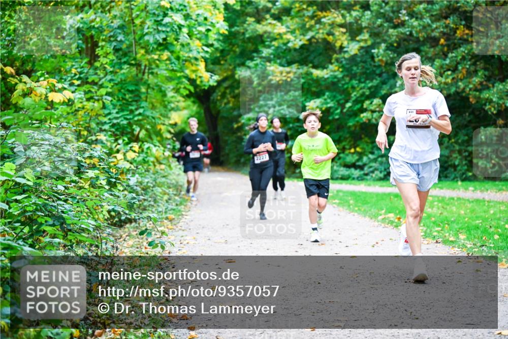 12.10.2025 - Bramfelder Halbmarathon 2025 Dr. Thomas Lammeyer http://msf.ph/oto/9357057 12.10.2025 10:59:38 Laufen 2227 meine-sportfotos.de