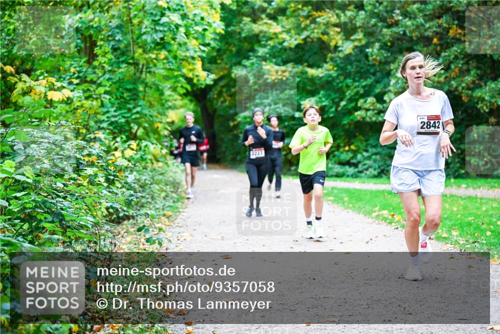 12.10.2025 - Bramfelder Halbmarathon 2025 Dr. Thomas Lammeyer http://msf.ph/oto/9357058 12.10.2025 10:59:38 Laufen 2227, 61, 2842 meine-sportfotos.de