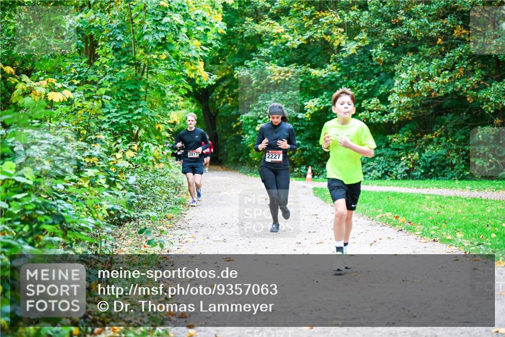 12.10.2025 - Bramfelder Halbmarathon 2025 Dr. Thomas Lammeyer http://msf.ph/oto/9357063 12.10.2025 10:59:39 Laufen 2817, 2227 meine-sportfotos.de