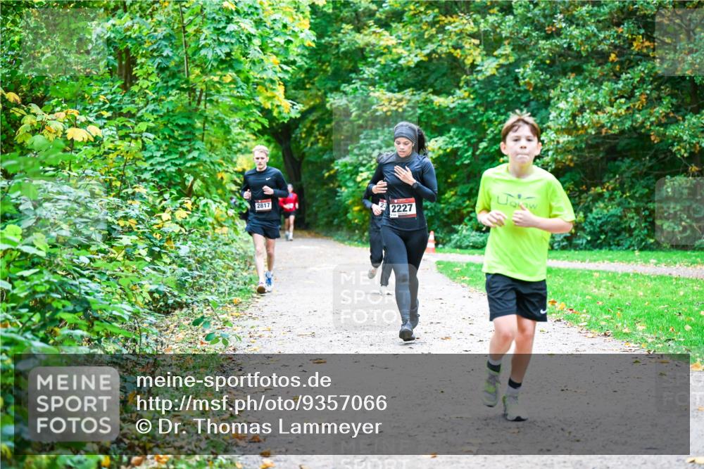 12.10.2025 - Bramfelder Halbmarathon 2025 Dr. Thomas Lammeyer http://msf.ph/oto/9357066 12.10.2025 10:59:39 Laufen 2817, 2227 meine-sportfotos.de