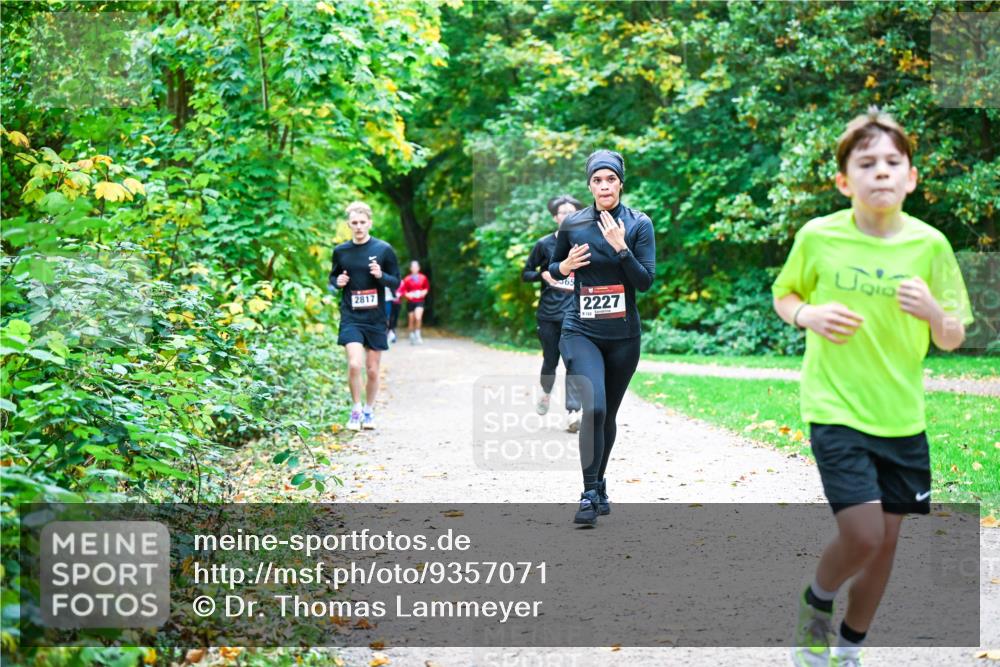12.10.2025 - Bramfelder Halbmarathon 2025 Dr. Thomas Lammeyer http://msf.ph/oto/9357071 12.10.2025 10:59:40 Laufen 2817, 565, 2227, 122 meine-sportfotos.de