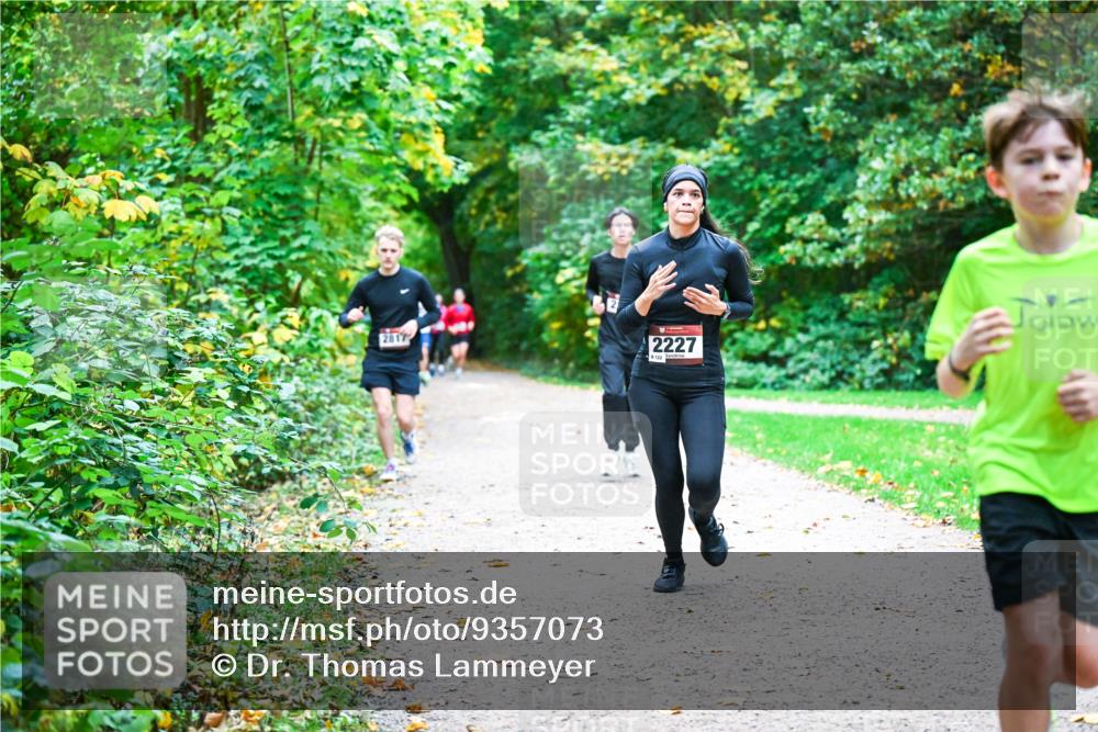 12.10.2025 - Bramfelder Halbmarathon 2025 Dr. Thomas Lammeyer http://msf.ph/oto/9357073 12.10.2025 10:59:40 Laufen 2817, 2227 meine-sportfotos.de