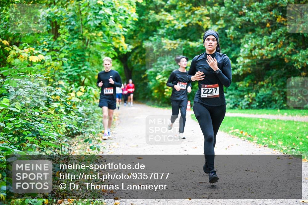 12.10.2025 - Bramfelder Halbmarathon 2025 Dr. Thomas Lammeyer http://msf.ph/oto/9357077 12.10.2025 10:59:41 Laufen 2817, 365, 2227, 122 meine-sportfotos.de