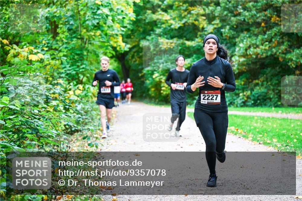 12.10.2025 - Bramfelder Halbmarathon 2025 Dr. Thomas Lammeyer http://msf.ph/oto/9357078 12.10.2025 10:59:41 Laufen 2817, 2365, 2227, 122 meine-sportfotos.de