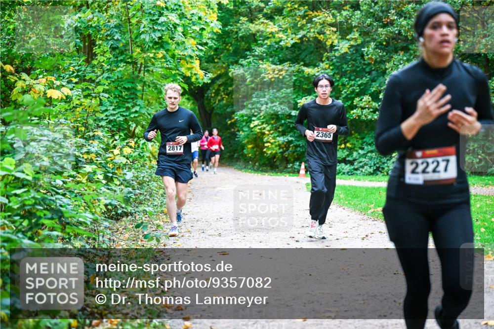 12.10.2025 - Bramfelder Halbmarathon 2025 Dr. Thomas Lammeyer http://msf.ph/oto/9357082 12.10.2025 10:59:42 Laufen 2817, 2365, 2227 meine-sportfotos.de