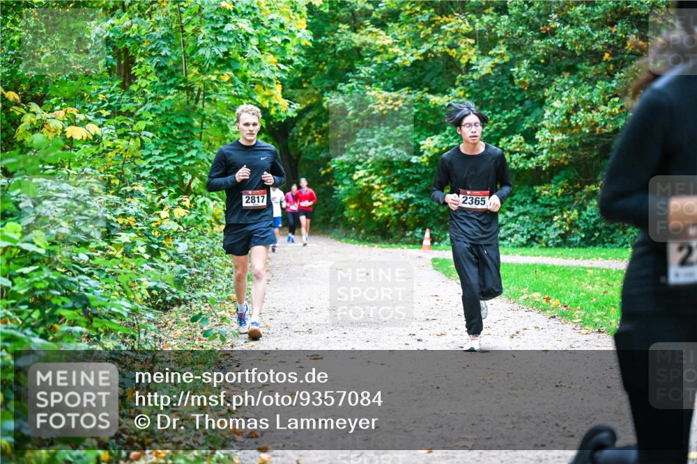 12.10.2025 - Bramfelder Halbmarathon 2025 Dr. Thomas Lammeyer http://msf.ph/oto/9357084 12.10.2025 10:59:42 Laufen 2817, 2365, 2 meine-sportfotos.de