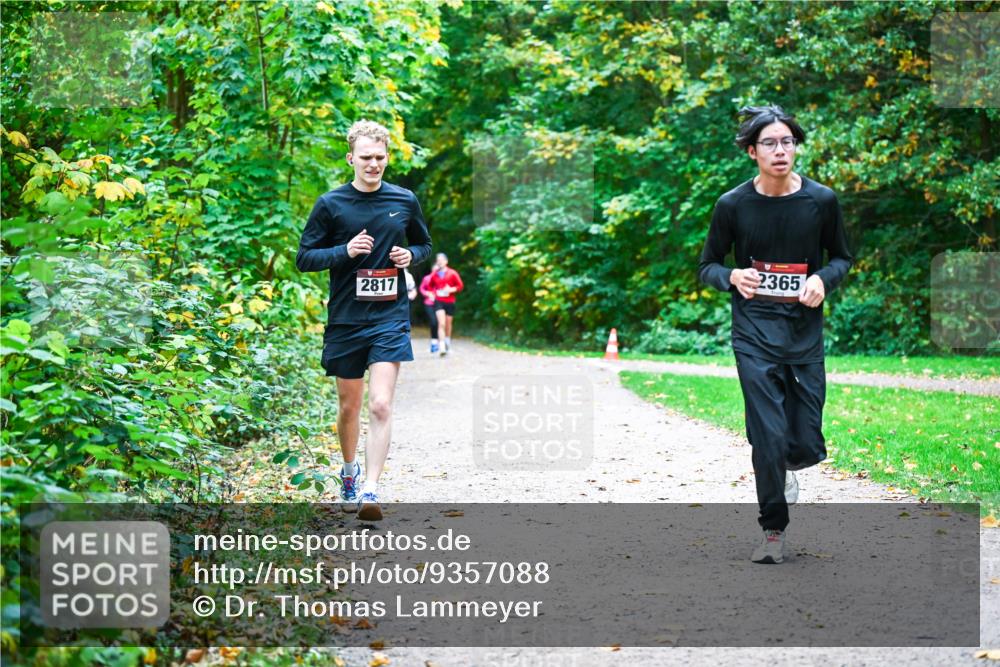 12.10.2025 - Bramfelder Halbmarathon 2025 Dr. Thomas Lammeyer http://msf.ph/oto/9357088 12.10.2025 10:59:43 Laufen 2365, 2817 meine-sportfotos.de