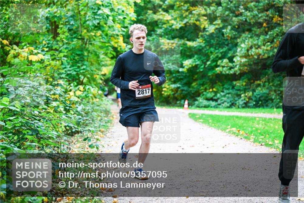 12.10.2025 - Bramfelder Halbmarathon 2025 Dr. Thomas Lammeyer http://msf.ph/oto/9357095 12.10.2025 10:59:44 Laufen 2817 meine-sportfotos.de