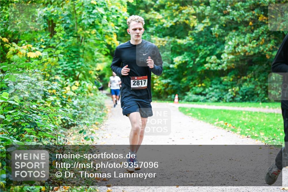 12.10.2025 - Bramfelder Halbmarathon 2025 Dr. Thomas Lammeyer http://msf.ph/oto/9357096 12.10.2025 10:59:44 Laufen 2817 meine-sportfotos.de