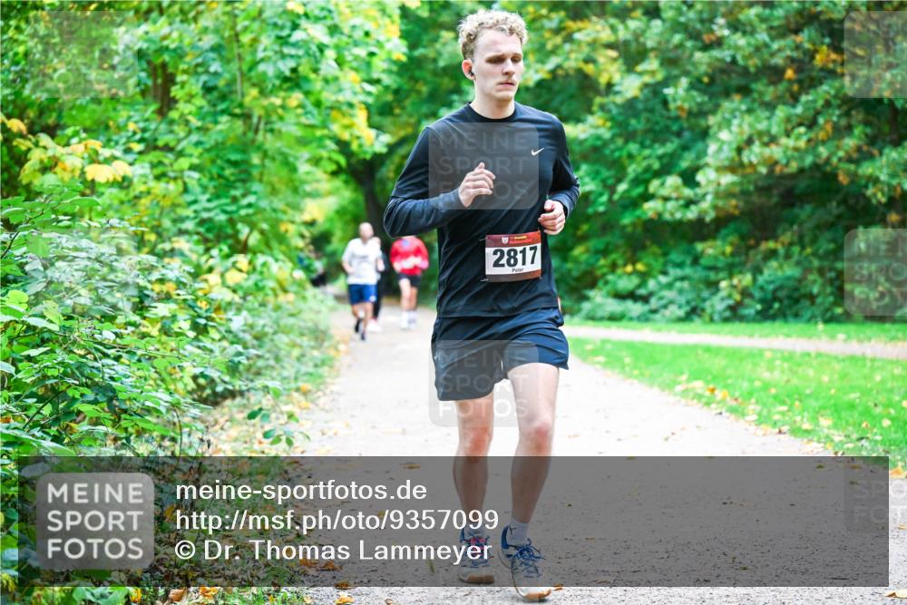 12.10.2025 - Bramfelder Halbmarathon 2025 Dr. Thomas Lammeyer http://msf.ph/oto/9357099 12.10.2025 10:59:44 Laufen 2817 meine-sportfotos.de