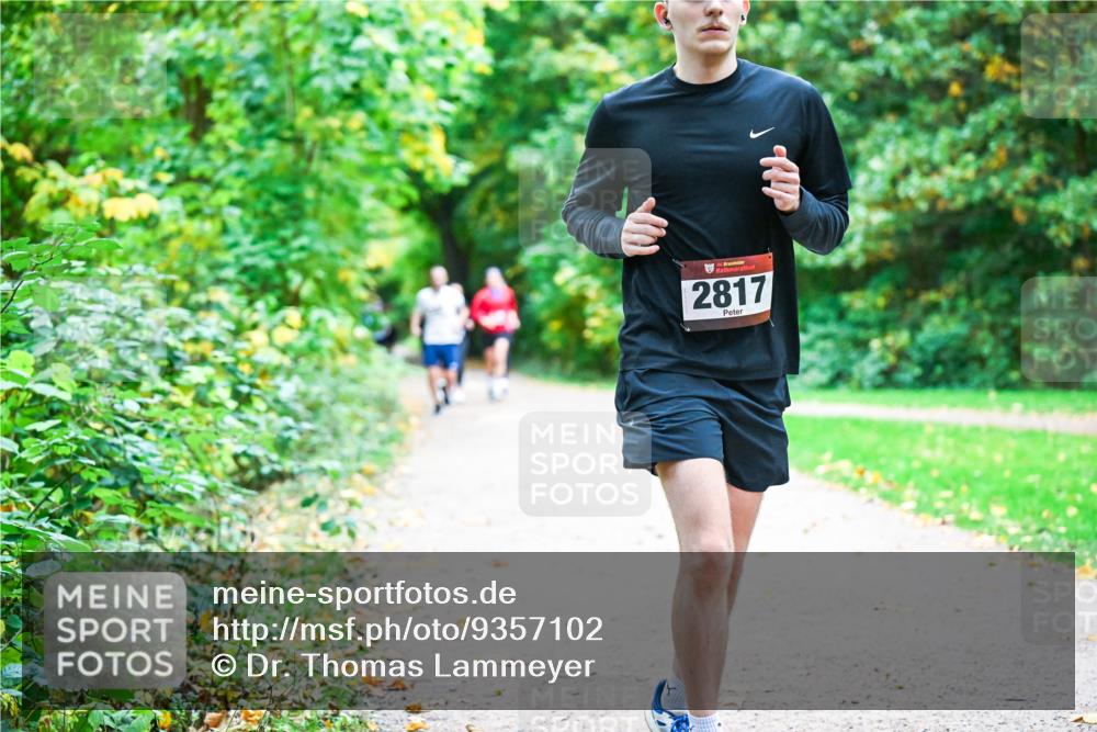 12.10.2025 - Bramfelder Halbmarathon 2025 Dr. Thomas Lammeyer http://msf.ph/oto/9357102 12.10.2025 10:59:45 Laufen 34, 2817 meine-sportfotos.de