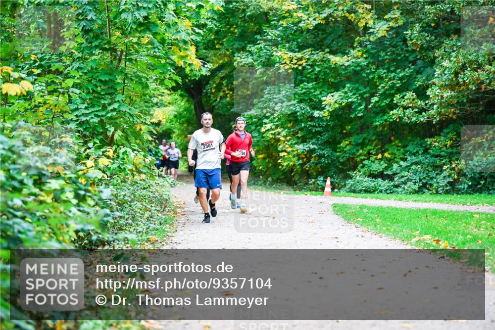 12.10.2025 - Bramfelder Halbmarathon 2025 Dr. Thomas Lammeyer http://msf.ph/oto/9357104 12.10.2025 10:59:47 Laufen 2301 meine-sportfotos.de