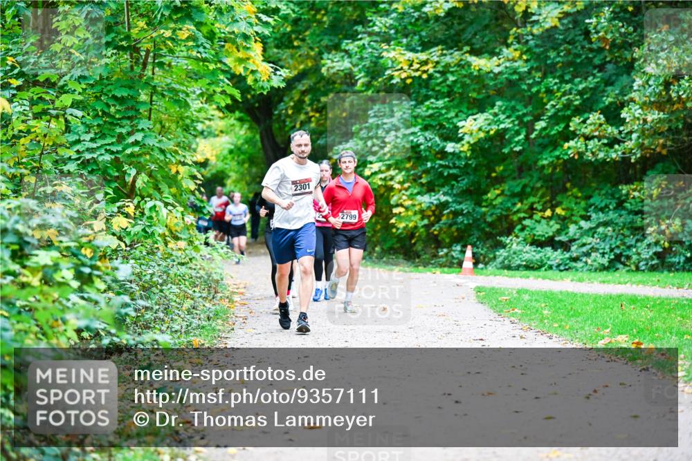 12.10.2025 - Bramfelder Halbmarathon 2025 Dr. Thomas Lammeyer http://msf.ph/oto/9357111 12.10.2025 10:59:48 Laufen 2301, 2799 meine-sportfotos.de