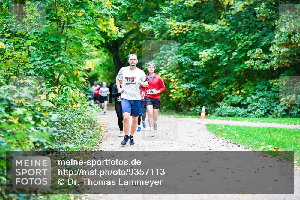 12.10.2025 - Bramfelder Halbmarathon 2025 Dr. Thomas Lammeyer http://msf.ph/oto/9357113 12.10.2025 10:59:48 Laufen 2301, 28, 279 meine-sportfotos.de