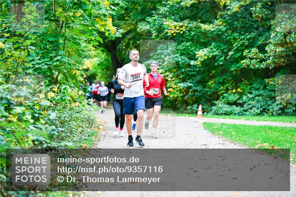 12.10.2025 - Bramfelder Halbmarathon 2025 Dr. Thomas Lammeyer http://msf.ph/oto/9357116 12.10.2025 10:59:49 Laufen 2800, 2301, 199 meine-sportfotos.de