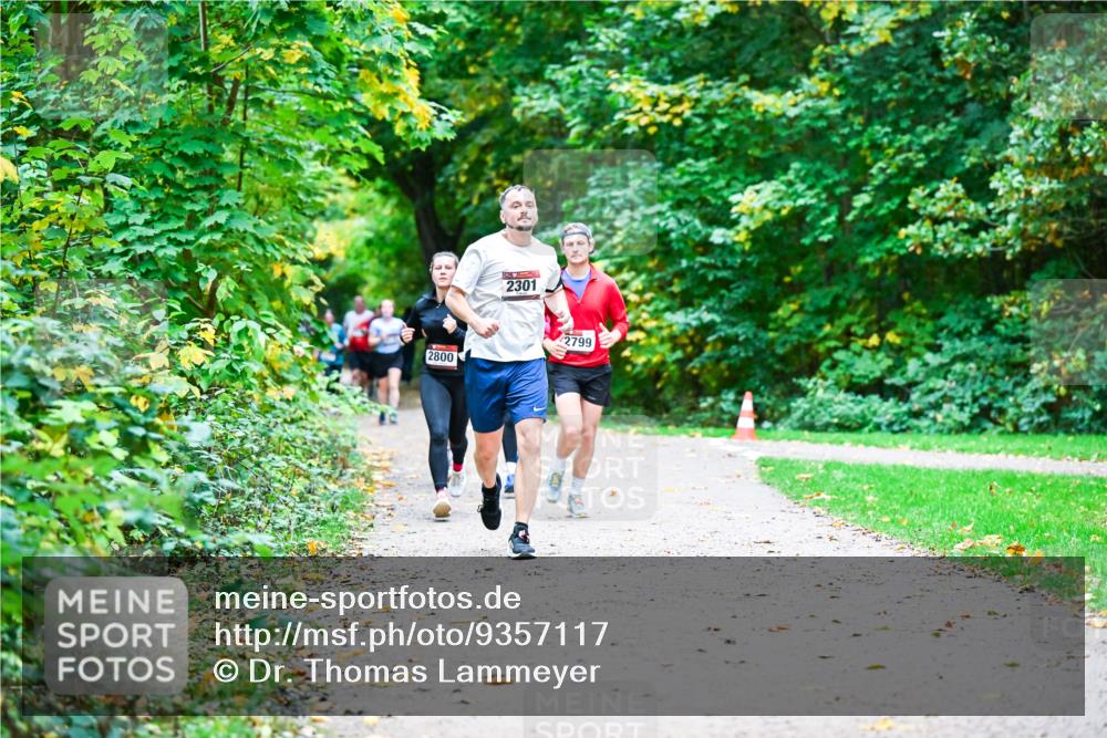12.10.2025 - Bramfelder Halbmarathon 2025 Dr. Thomas Lammeyer http://msf.ph/oto/9357117 12.10.2025 10:59:49 Laufen 2800, 2301, 2799 meine-sportfotos.de