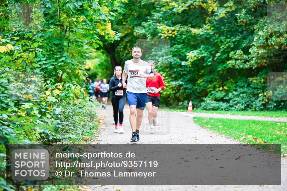 12.10.2025 - Bramfelder Halbmarathon 2025 Dr. Thomas Lammeyer http://msf.ph/oto/9357119 12.10.2025 10:59:49 Laufen 2301, 2800, 2799 meine-sportfotos.de