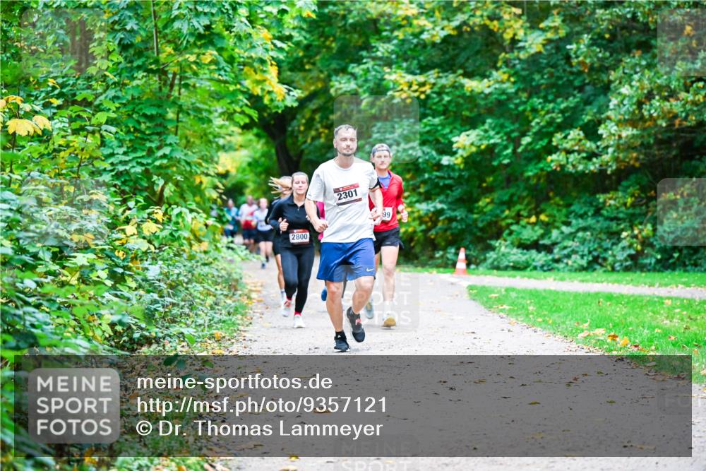 12.10.2025 - Bramfelder Halbmarathon 2025 Dr. Thomas Lammeyer http://msf.ph/oto/9357121 12.10.2025 10:59:49 Laufen 2800, 2301, 99 meine-sportfotos.de