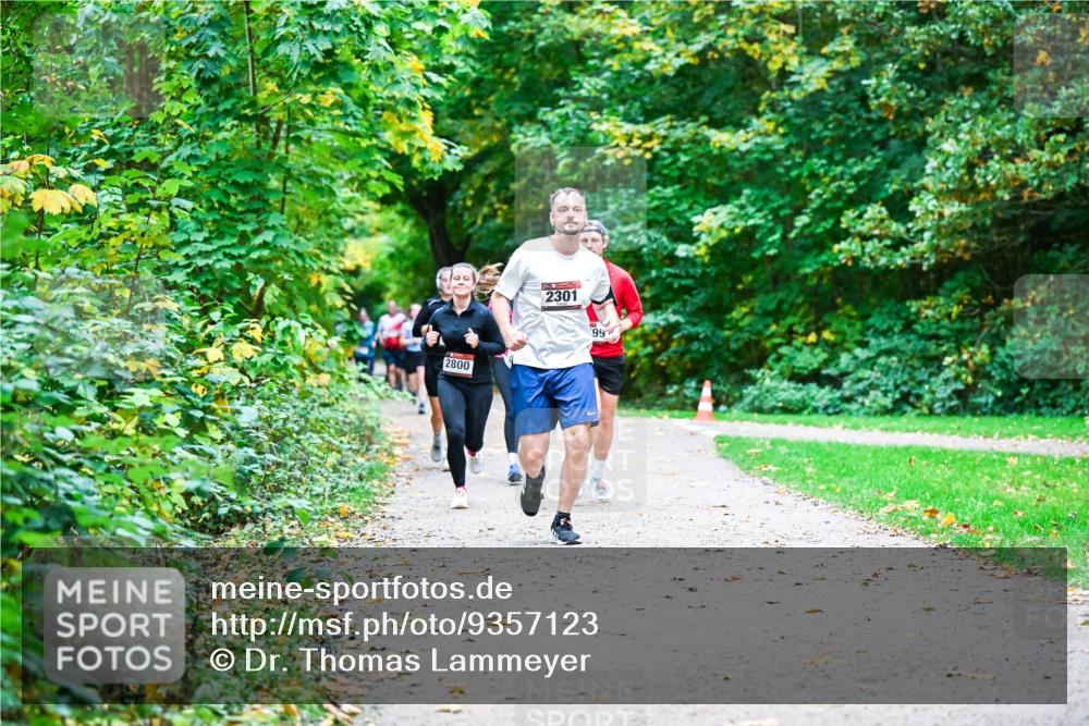 12.10.2025 - Bramfelder Halbmarathon 2025 Dr. Thomas Lammeyer http://msf.ph/oto/9357123 12.10.2025 10:59:50 Laufen 2800, 2301, 99 meine-sportfotos.de
